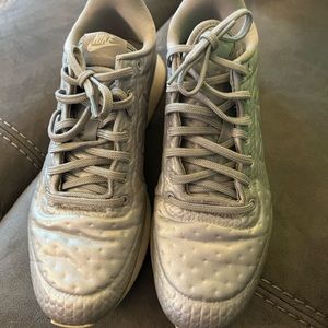 Women Nike shoes size 9.5
